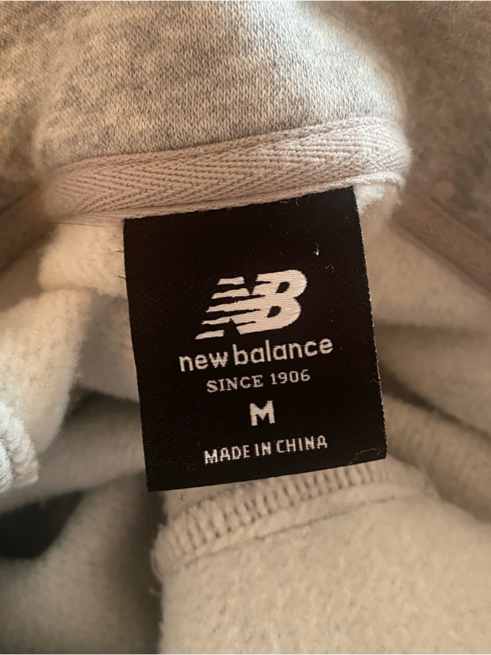 🤍 EUC Men’s New Balance Essentials Quarter Zip Pullover in Grey - Size Medium - Picture 4 of 6